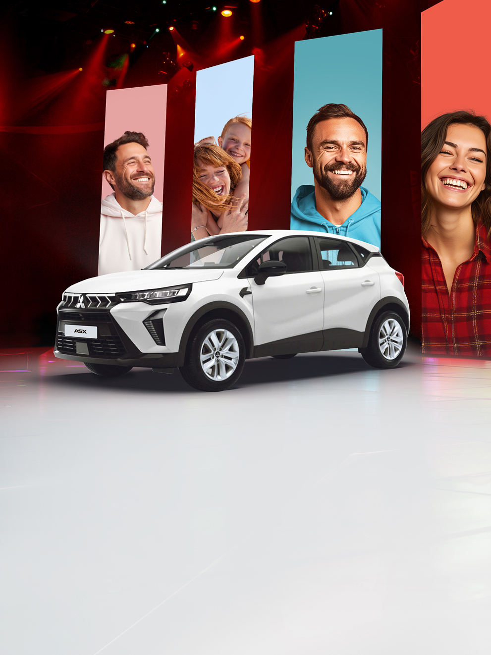 Mitsubishi ASX BASIS Eine Bühne mit dem ASX BASIS und Bannern im Hintergrund auf denen lachende Menschen zu sehen sind